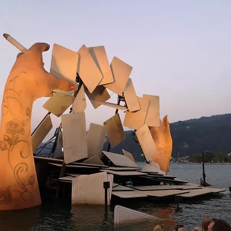 70m²- Mit Terrasse *